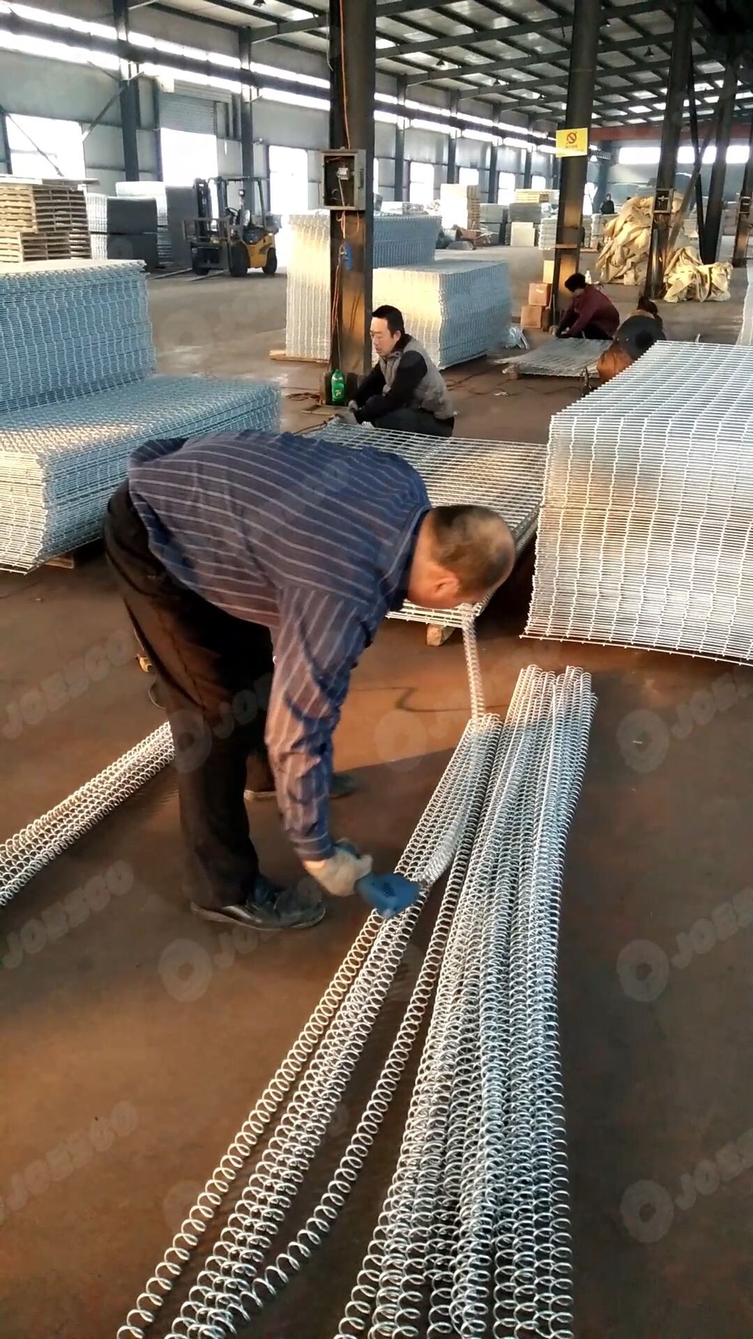 How to install the spring locking mechanism for military barriers thumbnail