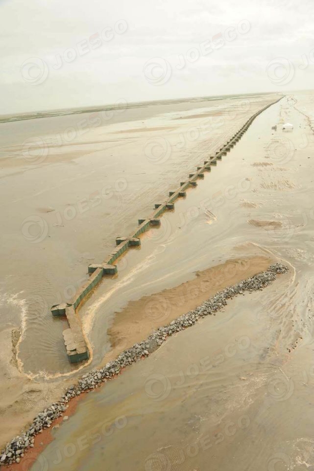 Hesco flood barrier Hesco flood barrier